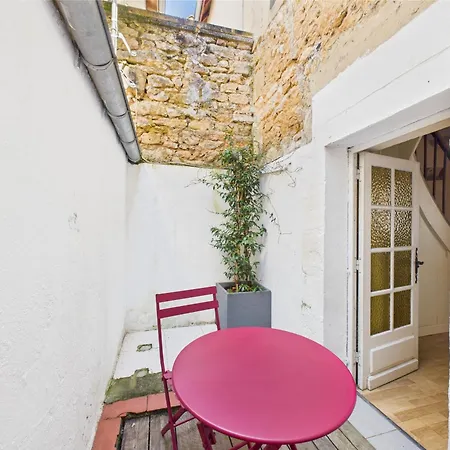 Holiday home Maison Pour 4 Avec Terrasse En Centre-ville *